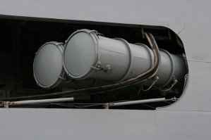 красавец конечно!
но! мне одному кажется, что шланги/кабеля/или что у них там должно идти как-то по другому, а не вокруг торпедных аппаратов. порвут же! да и вообще, неэстетично...