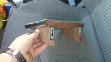 сам сегодня срукожопил, на скорую руку. Нашел в закромах досточку моренную. Трубка из нержавейки была. Петельки пришлось купить