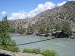 Автомобильный мост через Катунь в Горном Алтае. Пипец как страшно!!!