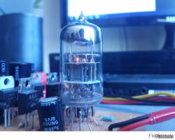 вот пожалуйста собирал сам работает от 12 вольт лампа 12au7