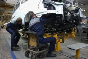 А потом мы удивляемся почему Российская сборка отвратительна. Условия работы никакие. 21 век, нанотехнологии, 
а у них кресло мобильное <span style='color:gray'>[мат]</span>! Стыдоба!!!