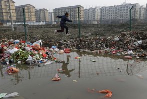 Прекрасные фотографии, очень хочется посетить эти места!!!
Хотя у этой страны, Страны - промышленного гиганта, есть и обратная сторона медали! Такой скачек в развитии не обошел стороной экологию этой страны! Об этом тоже надо не забывать!