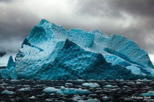 Фотки айсбергов НЕВООБРАЗИМО красивы !!! Даже мелькает мыслишка, что фотожоп. Например этот: