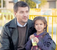 Из современных сериалов - Александр Устюгов в роли Шилова с дочкой Женечкой