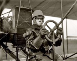 Тоже снимок неплохой... Игорь Иванович Сикорский. В 1912 году он построил первые в мире четырехмоторные воздушные гиганты, назвав их Гранд и Илья Муромец.