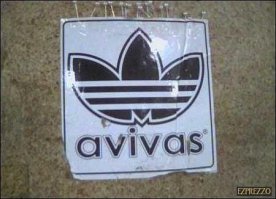 Мастер каллиграфии рисует известные логотипы от руки