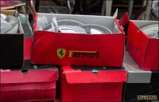 Мастер каллиграфии рисует известные логотипы от руки