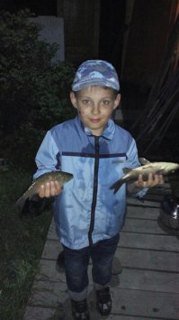 Мой помощник рыбачить научился в этом году,теперь помогает карасей тягать!
Еще и помощница весной появится!;)