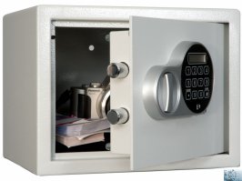 Если гость забывает код, сейф можно открыть специальным ключом.
это про гостиничные сейфы