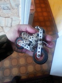 Слепил, когда еще маленьким пацаном был, до сих пор сохранилось)))