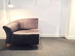 1. Распилите стол, чтобы сделать удобную и компактную столешницу для прихожей...  Ага, еще кровать БЛ"ТЬ, пополам, чтоб места не занимала. И диван, и холодильник...