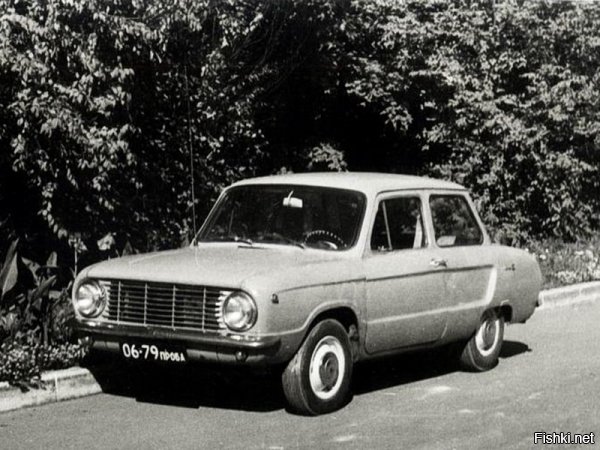 Первый прототип под индексом 0100, построенный в 1963 году, представлял собой модернизированный внешне ЗАЗ 965 "Запорожец". В 1965 году появился иной автомобиль, по сути — один из вариантов уже создаваемого в те годы ЗАЗ 966. В производство машина пошла с некоторыми изменениями.