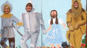 Всегда найдётся тот кто украсит скучное фото