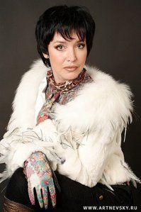 на нашу Самохину похожа!