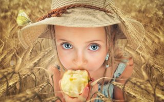 Вот она какая - рыжая девочка Осень