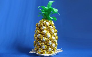 Поделки из конфет...букеты. для очумелых ручек.