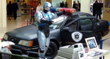 Форд Таурус и Митсубиси (вроде Кольт сильно переделанный).