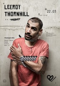 Это Лирой Торнхилл, в 2000-м году покунул их и занялся сольной карьерой. Известен под псевдонимами Longman и Flightcrank. С The Prodigy дружит и сотрудничает. Иногда на концертах с ними выступает. В целом, местами, есть интересные вещи у него.