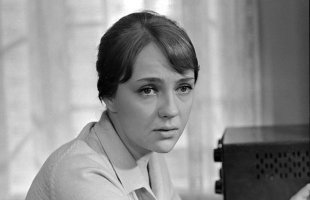 Хм, оказывается в этом фильме играла радистка КЭТ.  Только по фамилии узнал!