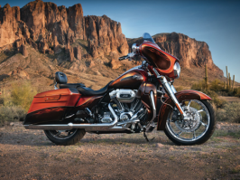 Знаю не понаслышке.
Друг фанат.Грит,если чО,продам дом,а мотик никогда:
Вот такой у него "Стрит Глайд"