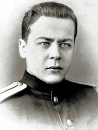 Сыщик МУРа Владимир Арапов. С нем вместе работал Аркадий Вайнер и с него писал образ Володи Шарапова. Хотя характер у реального Арапова был скорее жегловский. Вайнер вспоминал:"Уже в 37 лет Владимир Арапов стал начальником ведущего отдела МУРа по раскрытию убийств, грабежей, разбоев и половых преступлений. За крутой нрав коллеги прозвали его «черным полковником». Дошло до того, что однажды кто-то из обиженных подчиненных вывел эту надпись на двери его кабинета. Но за преданных сыску Арапов стоял горой: выбивал квартиры, представлял к наградам и внеочередным званиям"
На его счету немало раскрытых громких дел (скажем, "Мосгаз"). У Владимира Арапова три сына, все они стали сыщиками.