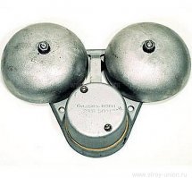 ... у собаки явно отклонения от нормы, а вот спать так вполне себе нормально :) Я в студенчестве поставил себе в изголовье сигнализацию, которые раньше ставили на магазины, заранее просил нажать выключатель перед дверью когда нужно было идти на экзамен или зачет - в итоге пока до меня доходило, просыпалась вся секция