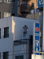 Не садись на пенек, не ешь пирожок.
И, главное, помни: с мясом - по 50, с капустой - по 30!