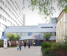 Берлин, вход в больницу в районе Кёпеник