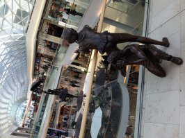 Братислава. Торговый центр. (Не переворачивается)