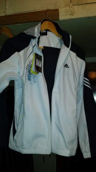 Вот брат недавно купил спортивный костюм Adidas у китаицев