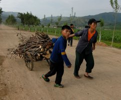 Лучшего фотоотчета по Северной Корее чем этот я еще не видел. Отличный фоторепортаж - объективные впечатления со здоровой долей юмора.