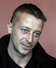 Я очень люблю этот фильм, особенно Оксану Акиньшину. И еще - среди бандитов-преследователей снялся Роман Жилкин - мне он очень нравится, хотя роли у него почти все криминальные.
