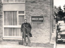 На копейке приехал.