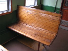 Однако для полностью деревянного салона чего-то не хватает, не?