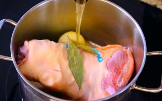 Свиная рулька в пиве.