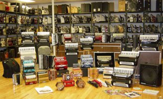 Уф! Пока только 17% перекопал. А уже не рук, не ног.