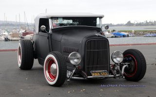 всё таки когда сам делаешь хот род надо не только обладать десятью профессиями, но и быть художником .