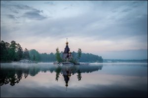 Гармония с природой и ничего лишнего, достойно восхищения!
Храм Андрея Первозванного на реке Вуокса.