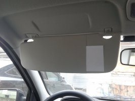 Печалит только, что платформа давно устарела. Французы - жадные ублюдки, экономят на всем. До смешного доходит. Например, на "голой" Гранте нет даже полосочки для бумажек на солнцезащитном козырьке водителя, как на фото от более дорогой комплектации. Казалось бы, сколько может стоить этот жалкий клочок пластика? Не дороже ли заморочки с выпуском двух разных модификаций козырька, логистикой?