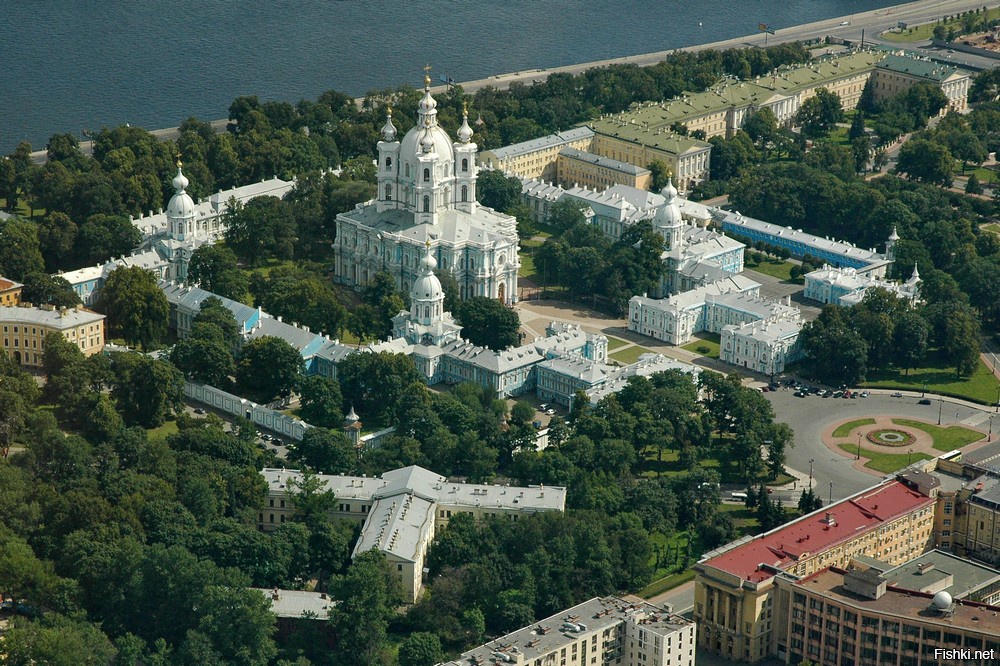 Смольный собор в Санкт Петербурге фото