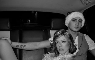 - Ух-ты! Это "Суп"!
- Нет, это "Смелость"!
- Определённо, нужно обладать смелостью, чтобы набить "Суп" у себя на руке!
© Теория Большого Взрыва