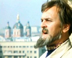 Именно. В самую суть - жертвуют все: дети и родители (в особенности - мой вклад превышает их раза в 3). Я вкладываю в фортепиано, а чуть позже в лепку-художку. Возможно я ошибаюсь, и дети не готовы, но они точно не хотят стать металлургами (никто это не может хотеть в 8 лет).
Вот только в 16 лет, когда остальные балбесы нарастили свои танки до 100500+ уровня и пора находить свое место в жизни, мои уже будут иметь профессию. Они могут пойти по любой дороге, но всегда есть что-то, что их прокормит, когда меня не станет....