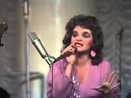 Световой меч в руки и Лорда Сидиуса очень напоминает)))