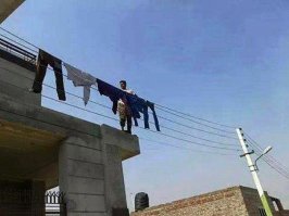 Главный энергетик. 
Чтоб бельё не украли. 
Вырубил рубильник - развесил шмотки. 
Потом главное самому не забыть про рубильник.