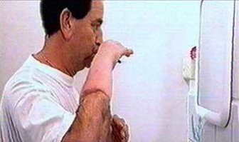 Ну я погуглил, там реально другая рука)) Но лучше с такой, чем совсем без руки! Иш, превереда))