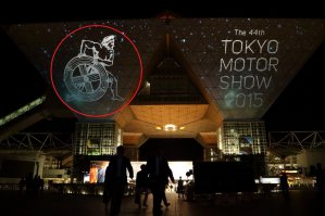 чувак в инвалидном кресле как то пугает