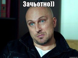 Стройные девушки в коротких платьях