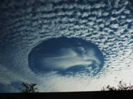 такие "природные" и "естественные" феномены бывают в местах где HAARP применяют. Зато красиво, людям нравится
