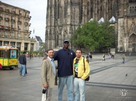 Я вот еще на радостях! Всетаки не каждый день Шакила О`Нила удается встретить в Германии.