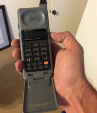 была у меня такая Моторолла.. до сих пор где-то валяется.. лотчиная еще на пчелайн )) правда с зеленой кнопкой внизу ))